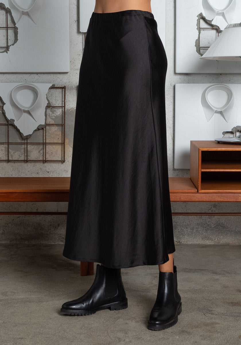 Jupe longue noire femme tissu satiné coloris noir Made in france SONGE lab
