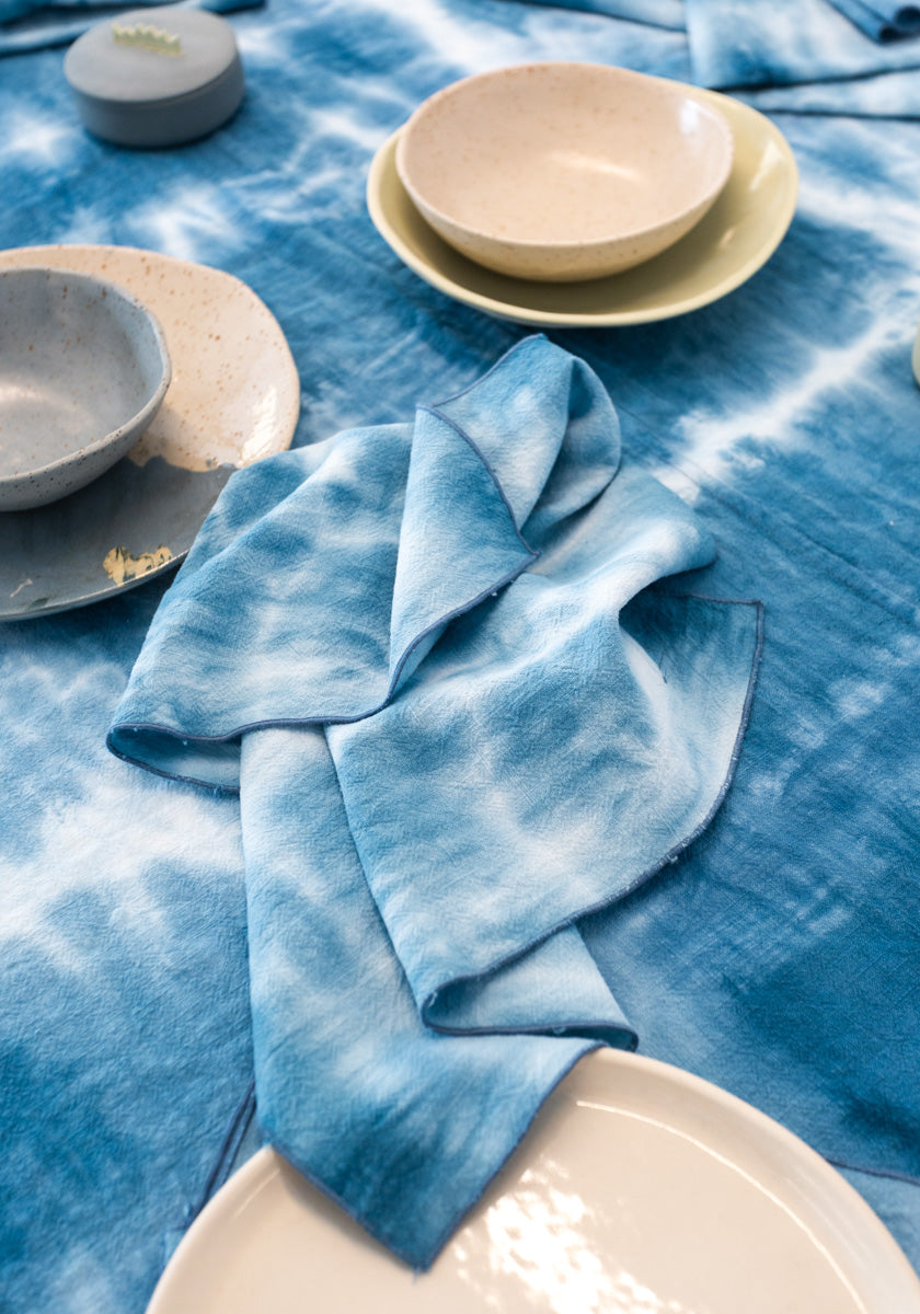 Serviette de table SONGE CASA coloris Azul Tie &amp; Dye réalisé artisanalement tissu 100% lin Made in france SONGE lab