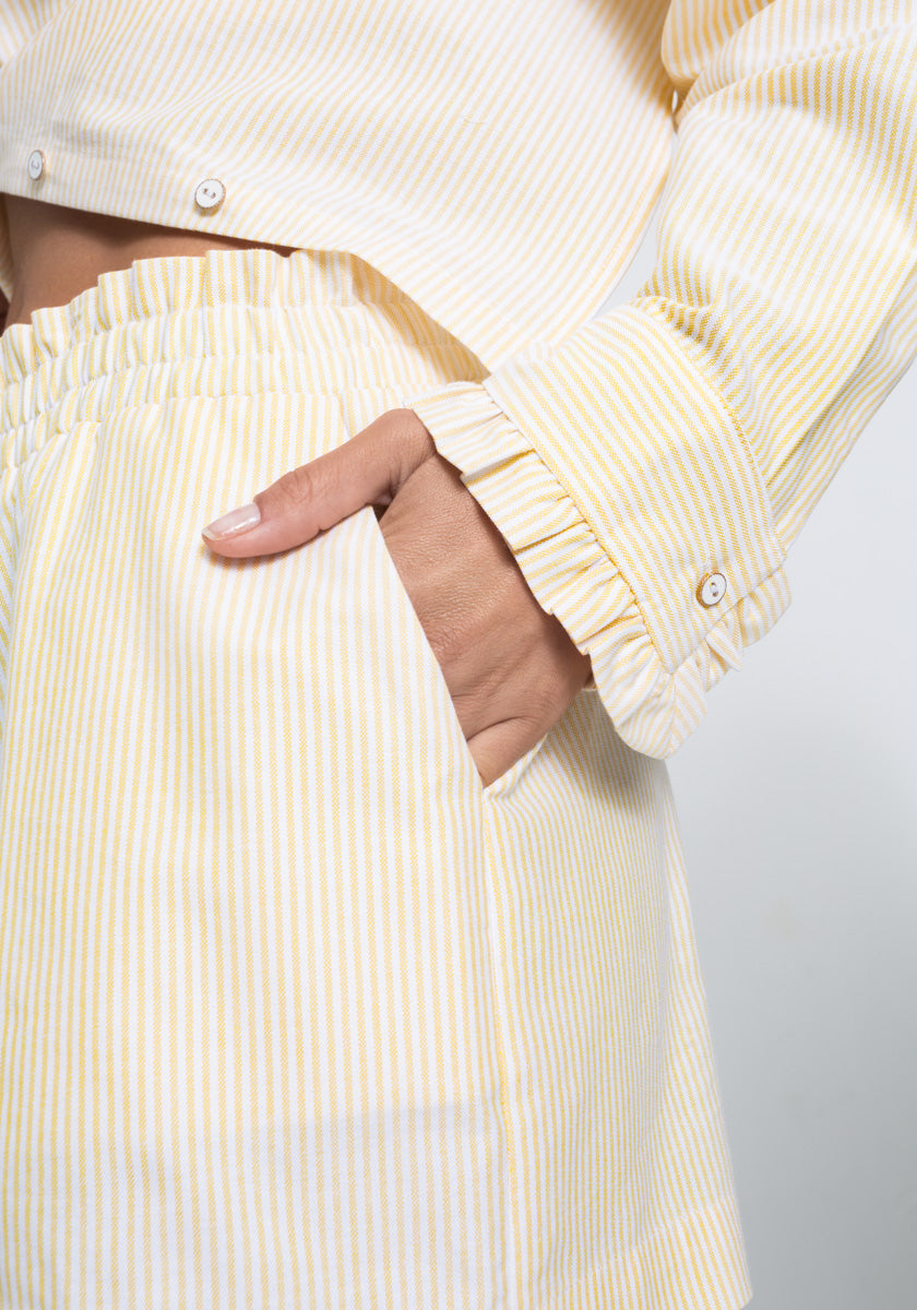 Short MALVA Femme tissu oxford français rayé jaune et blanc ceinture élastiquée et poches côté Made in france SONGE lab zoom poche