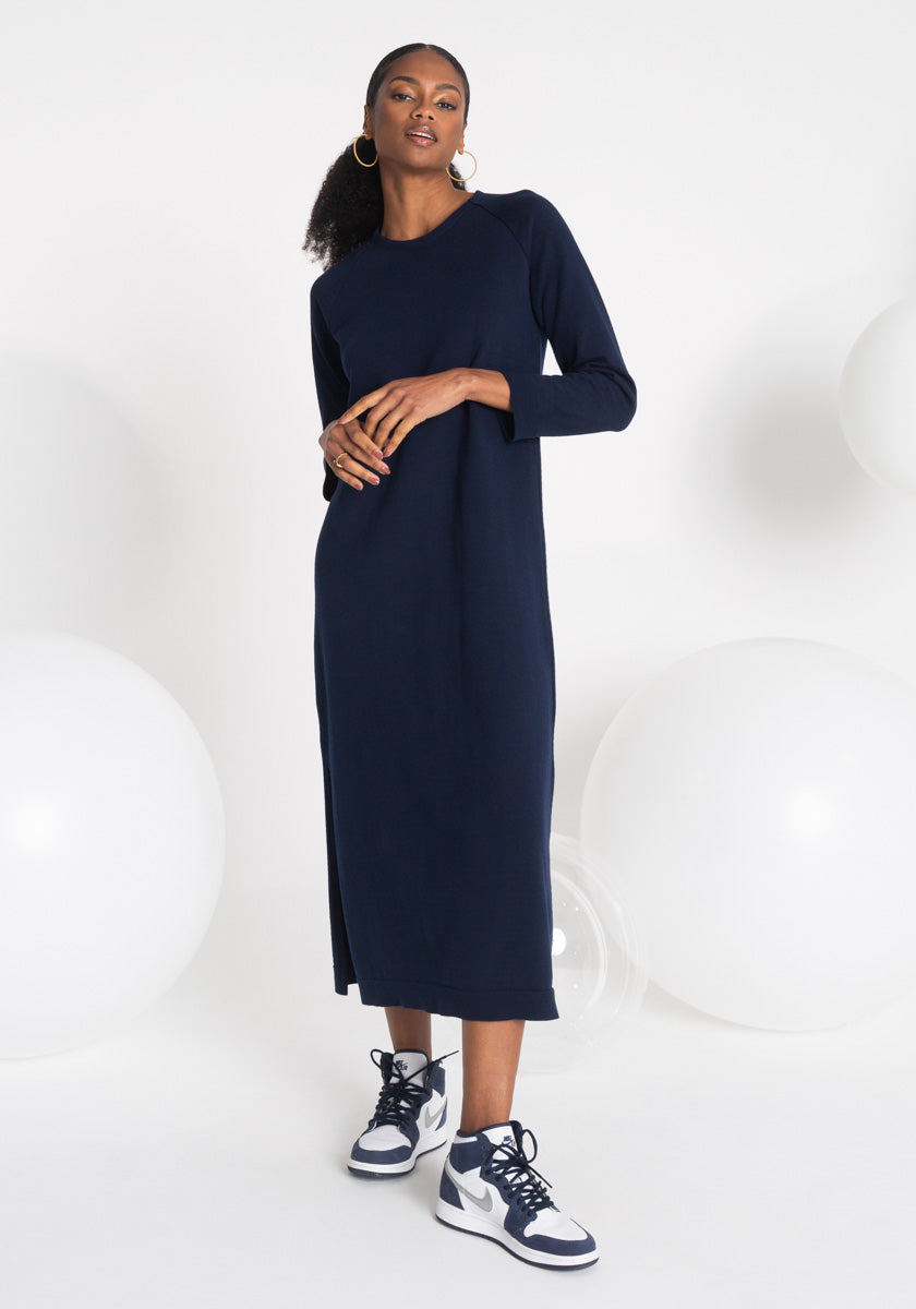 Robe pull femme ELVAS mailel tricotée en france colori bleur marine fente jambe made in france SONGE lab silhouette