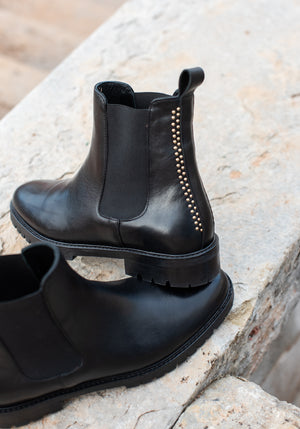 boots noire femme détails cloutés arrière chaussures tout cuir SONGE lab