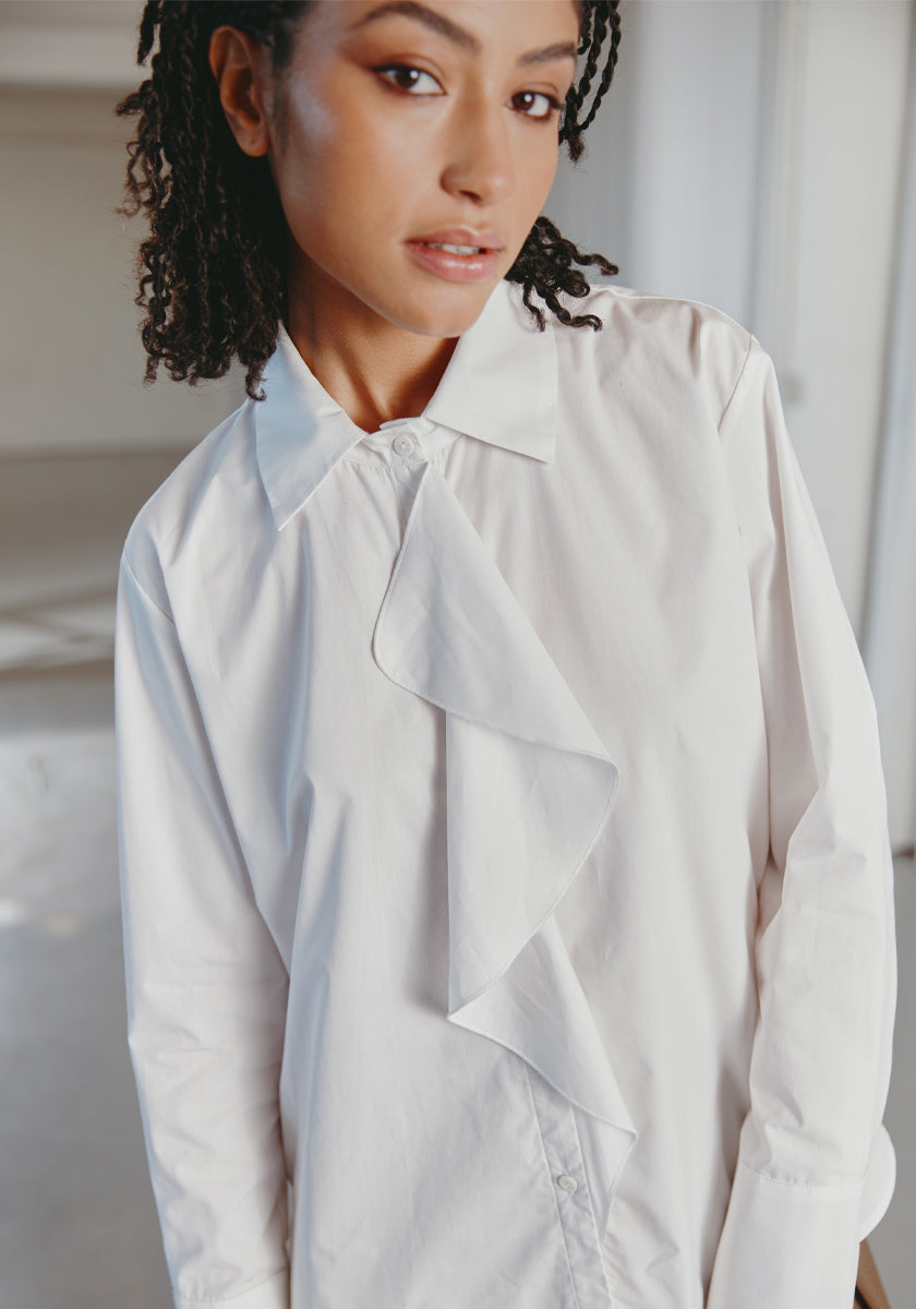 chemise blanche femme  volant sur devant très féminin, en 100% popeline de coton, made in france 