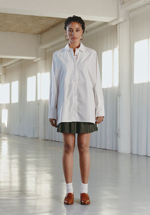 Chemise blanche femme très longue, esprit oversize. 100% popeline de coton. Made in France 