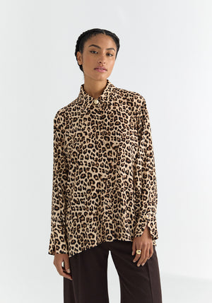 Chemise femme motif léopard made in france bouton bijoux col et détails dorés