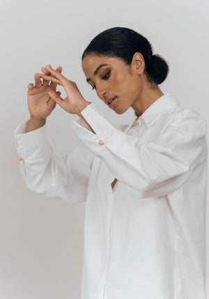 Chemise blanche femme made in france bouton bijoux col et détails dorés