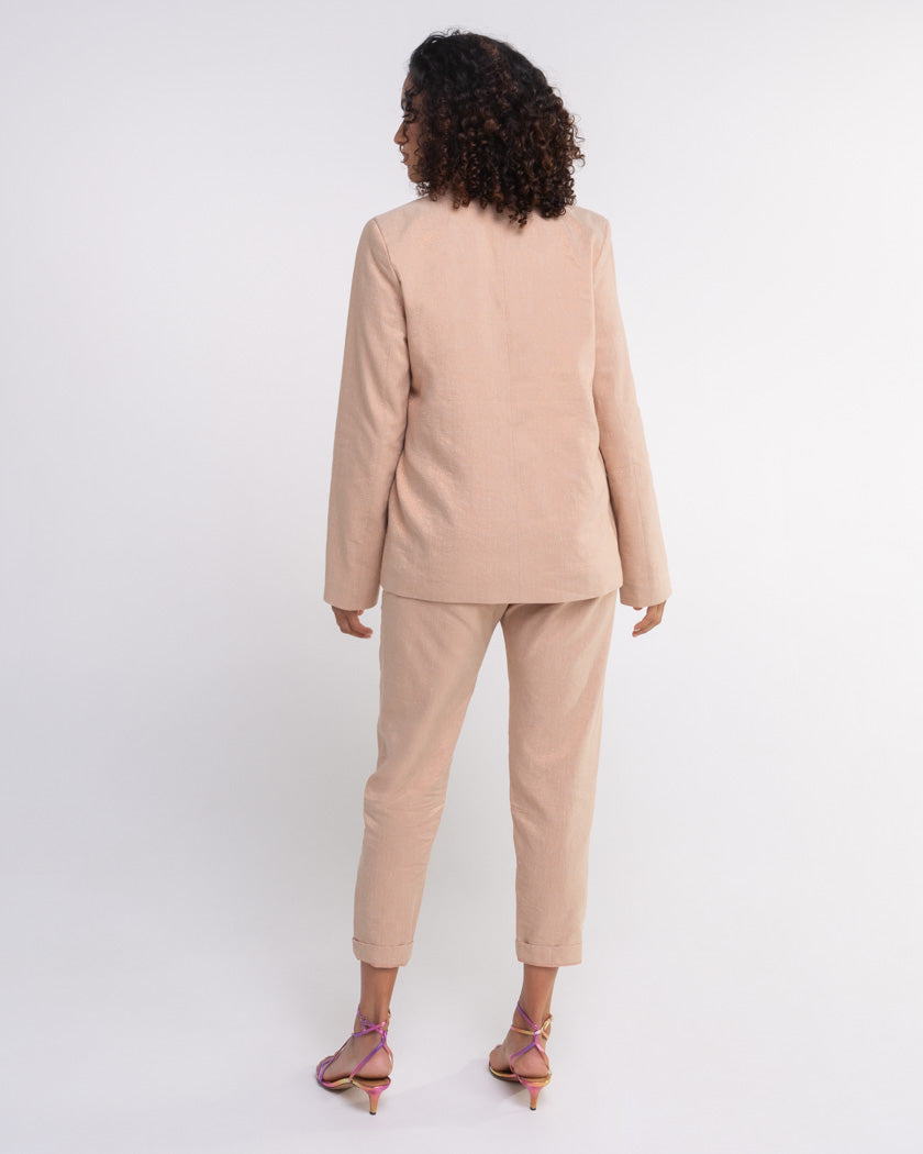 Pantalon FAZ femme coupe confortable poches côté et ceinture élastiquée coloris Gold pink lurex Made in France SONGE lab dos avec veste