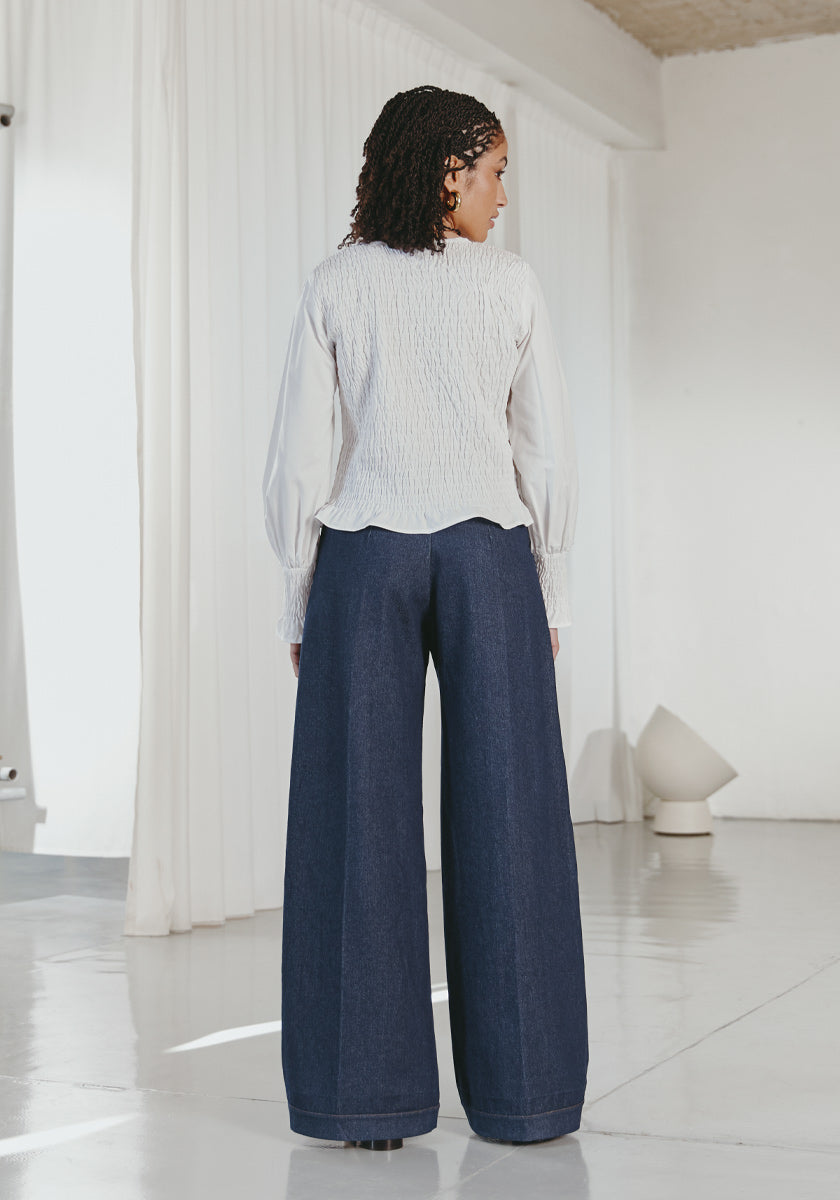 pantalon large denim femme, ajusté à la taille avec pinces, denim brut 100% coton. Made in france 