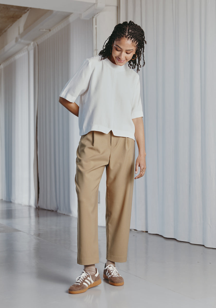 Pantalon beige 78ème femme, couleur sépia, tomber parfait. Tissu qui tombe très bien. Made in france 