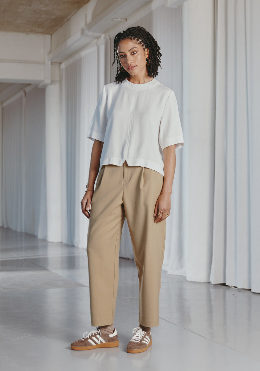 Pantalon beige 78ème femme, couleur sépia, tomber parfait. Tissu qui tombe très bien. Made in france 