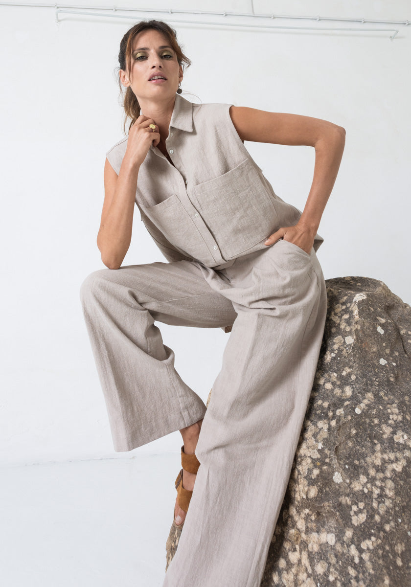 Pantalon SINTRA coloris Lin Sand coupe large et pinces sur devant made in france SONGE lab silhouette