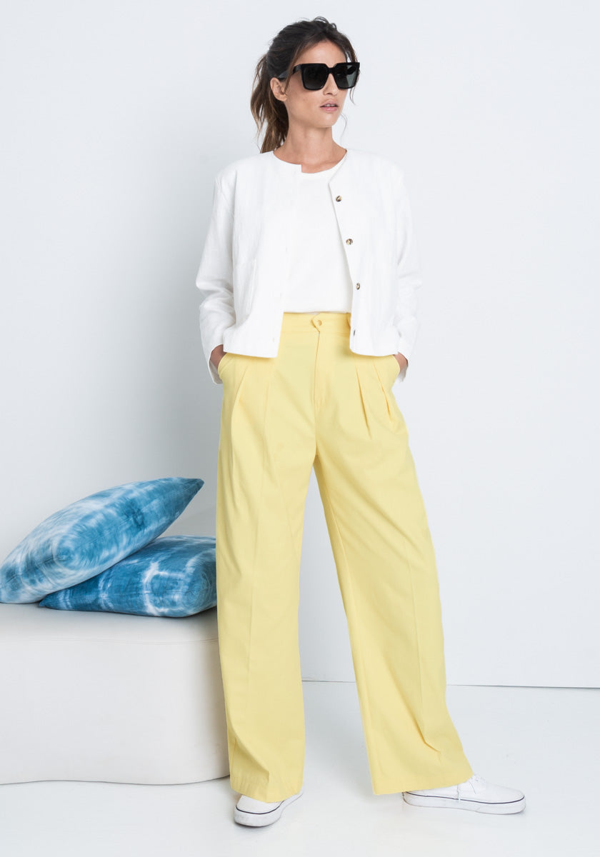 Pantalon SINTRA coloris yellow  coupe large et pinces sur devant made in france SONGE lab % coton