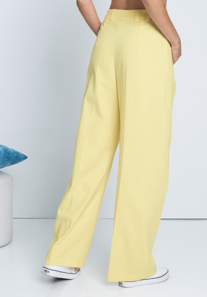 Pantalon SINTRA coloris yellow  coupe large et pinces sur devant made in france SONGE lab % coton zoom dos