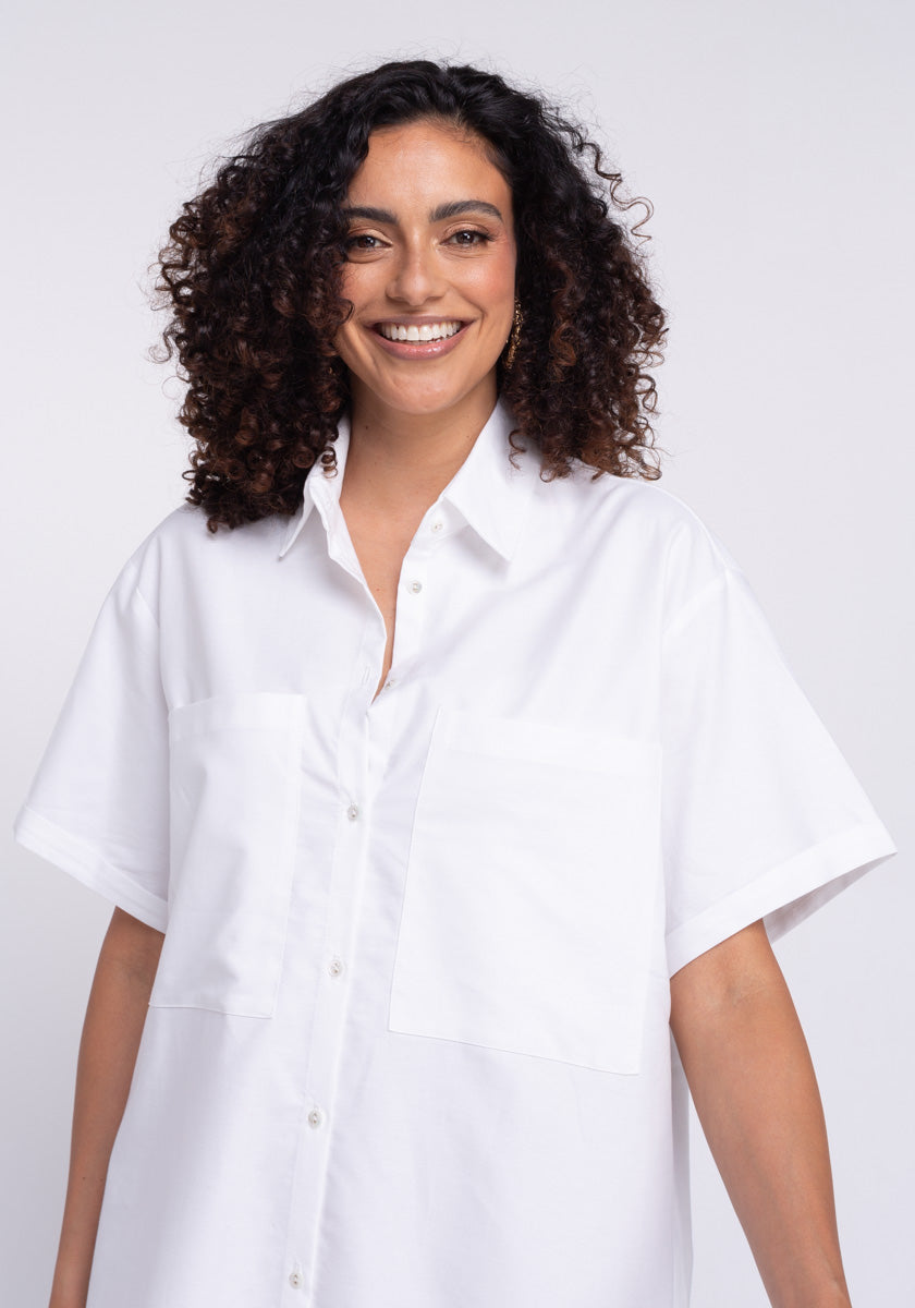 Robe Chemise HIBISCO femme coloris blanc 100% coton oxford grandes poches plaquées devant Made in France SONGE lab zoom devant