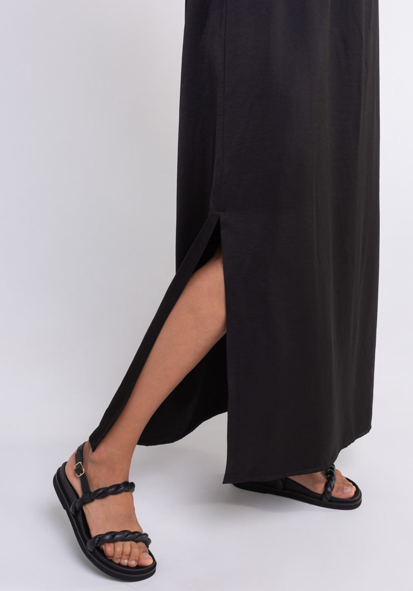 Robe longue femme GUIA coloris Black Satin fente sur jambe, fente ajustée dos, manches courtes, effet tee et jupe, Made in france SONGE lab zoom fentes