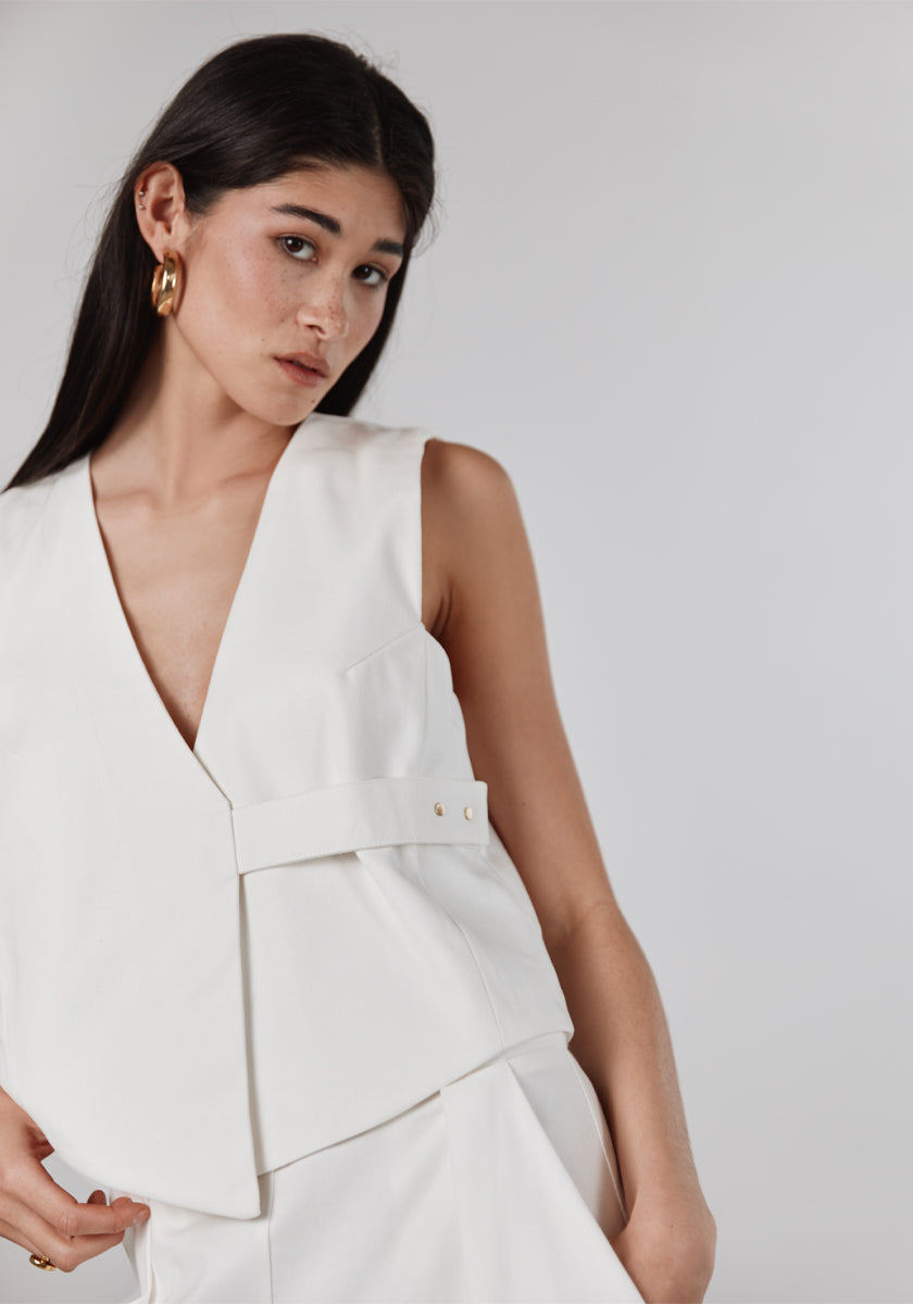 SONGE lab - Gilet CERCA - lait - tops (1).jpg__PID:ff1e8b53-7fcf-4652-85a9-421ed9cc82ef