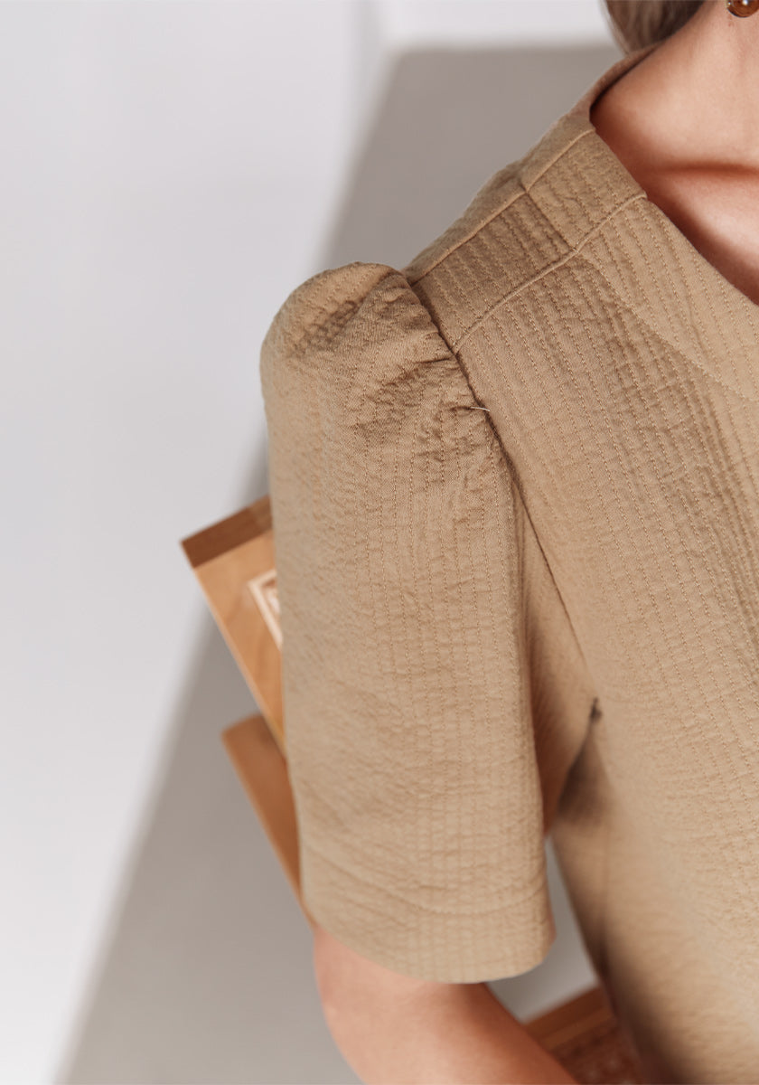 Top HELEN Camel