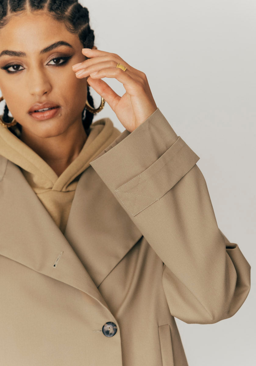 Trench court femme couleur camel