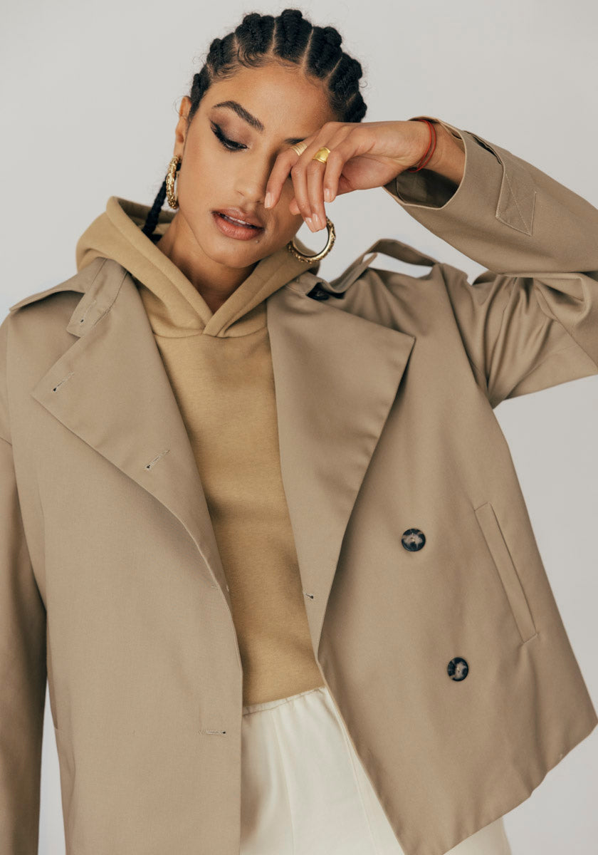 Trench court femme couleur camel