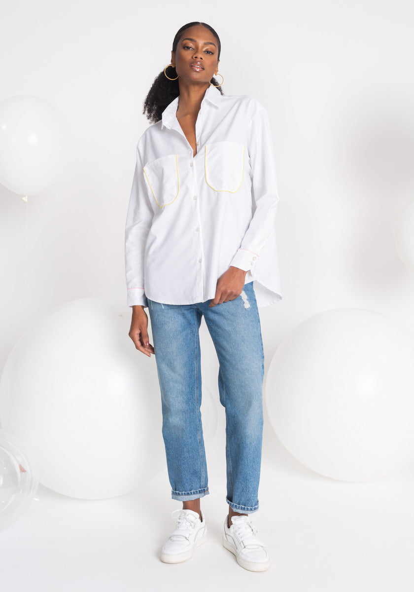 Chemise large blanche femme AGORA détails colorés poches et poignets made in France SONGE lab silhouette 2