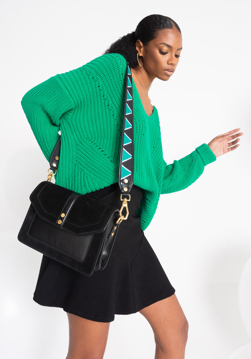Pull femme SAO col v coloris vert tricoté en france SONGE lab avec sac LUA