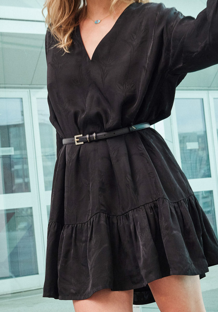 Ceinture fine femme cuir noire CICLO Black détails clous SONGE Lab  portée robe