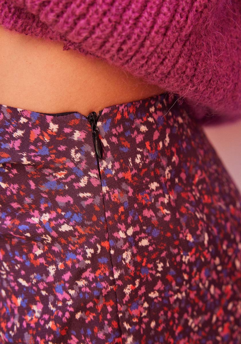 Jupe ajustée femme jeux de plis motif burgundy tissu français made in france SONGE Lab vue détail glissière