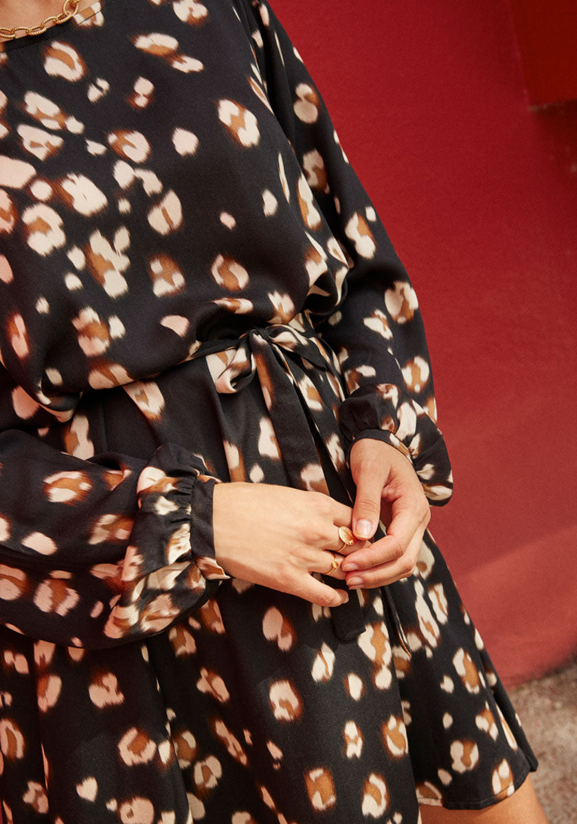Robe ample courte femme SERRA motif Léopard made in france SONGE Lab détails ceinture