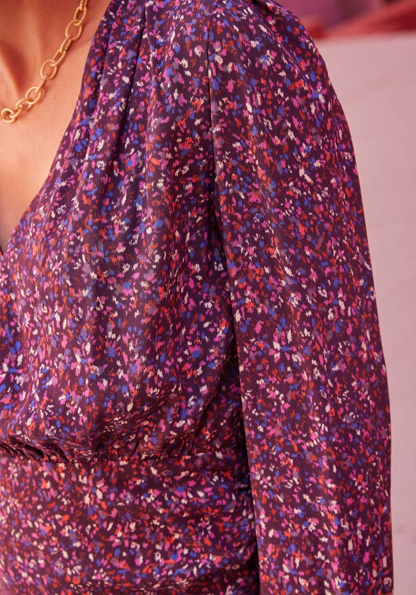 Robe courte femme col v manches longues made in france VIDA coloris burgundy SONGE Lab zoom épaules