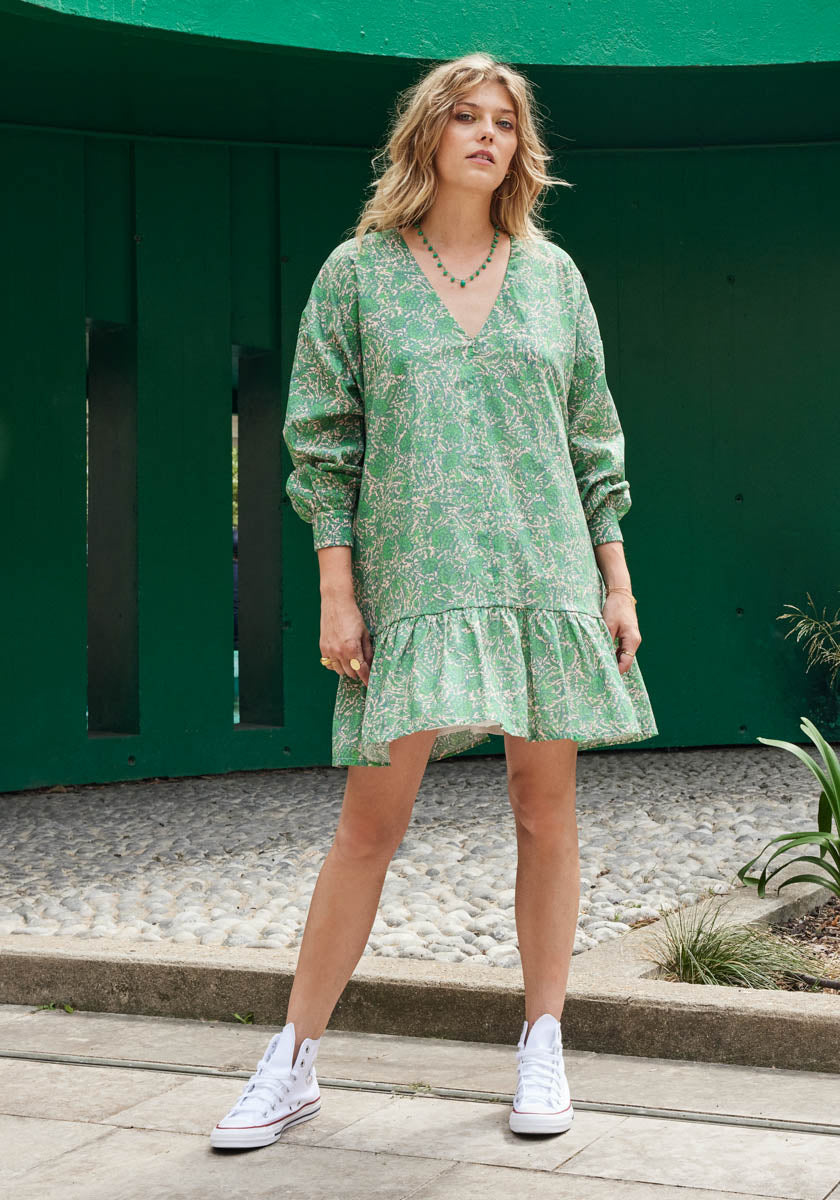 Robe courte col V manches longues ALAMO Green blossom SONGE Lab Made in France silhouette
